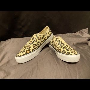 Cheetah print shoes size 5